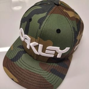 Oakley camo snap-back cap